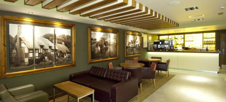 斯特拉特福埃文河中心普瑞米尔酒店(Premier Inn Stratford-Upon-Avon Central)图片