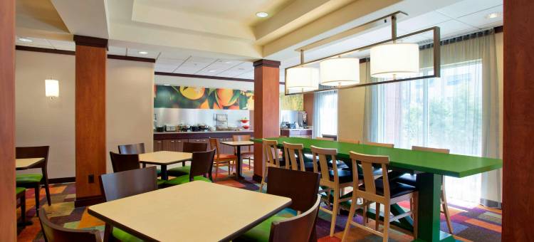 罗穆勒斯底特律都会机场万枫酒店(Fairfield Inn & Suites Detroit Metro Airport Romulus)图片