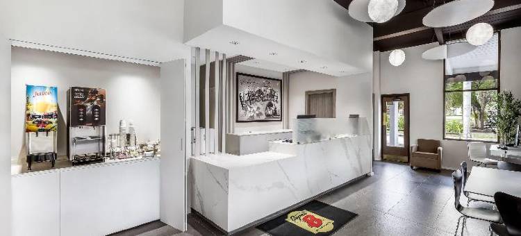 里维拉比奇西棕榈滩海滩速8酒店(Super 8 by Wyndham Riviera Beach West Palm Beach)图片