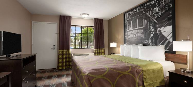 萨利纳斯速8酒店(Super 8 by Wyndham Salinas)图片