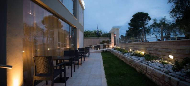 曼提尼亚湾酒店(Mantinia Bay Hotel)图片