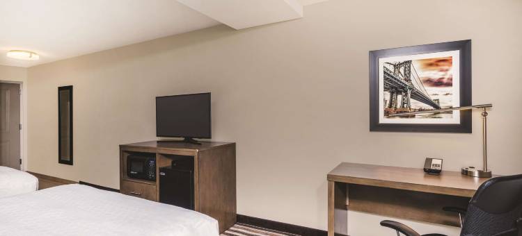 布鲁克林中心拉昆塔温德姆套房酒店(La Quinta Inn & Suites by Wyndham Brooklyn Central)图片