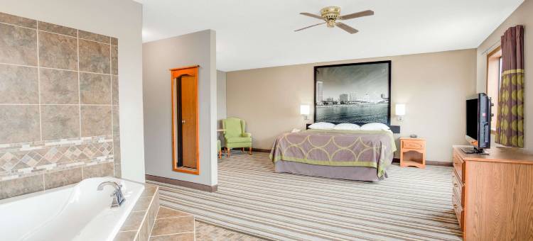 格林贝速8酒店-近体育场(Super 8 by Wyndham Green Bay Near Stadium)图片