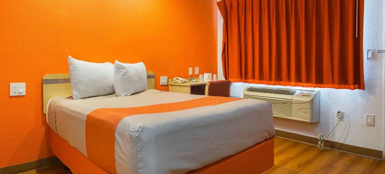 加州洛斯特希尔斯Motel 6酒店(Motel 6 Lost Hills, CA)图片