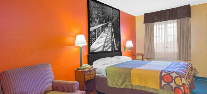 塔拉迪加温德姆速8酒店(Super 8 by Wyndham Talladega Al)图片