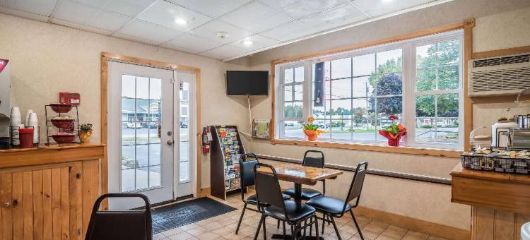 乔治湖奥特莱斯罗德威酒店(Rodeway Inn Lake George Outlets)图片
