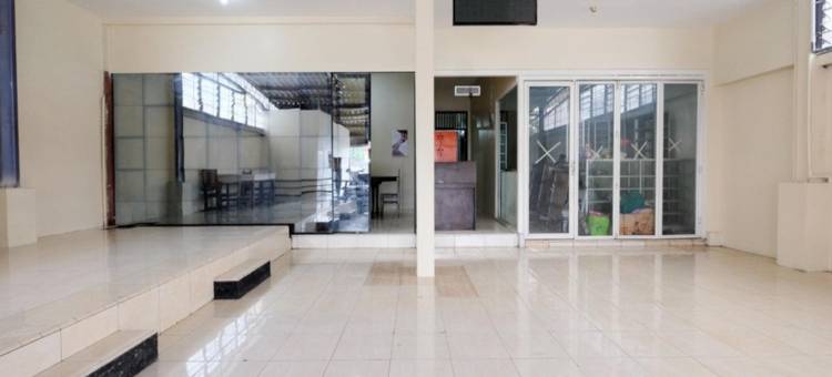 瑞德多兹酒店 @ 三宝珑塞提雅布迪路(RedDoorz Near Universitas Diponegoro Semarang)图片