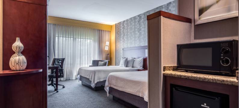 万怡华尔道夫酒店(Courtyard Waldorf)图片