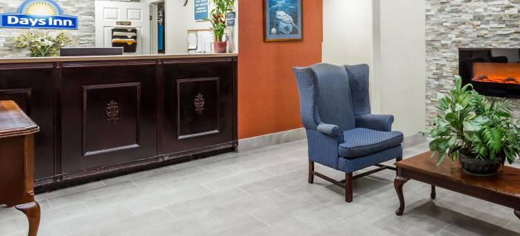 亨德森维尔戴斯酒店(Days Inn by Wyndham Hendersonville)图片