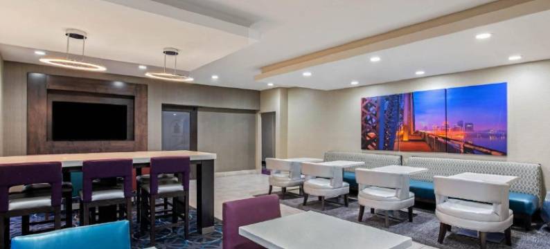 霍普金斯维尔拉昆塔温德姆套房酒店(La Quinta Inn & Suites by Wyndham Hopkinsville)图片