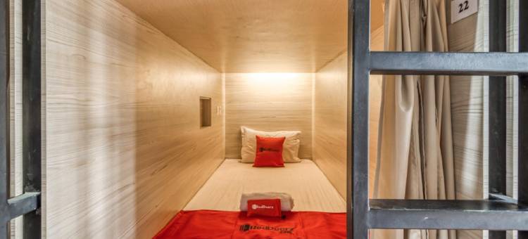 曼达拉克里达体育场日惹附近的红门兹旅舍(RedDoorz Hostel Near Stadion Mandala Krida Yogya)图片
