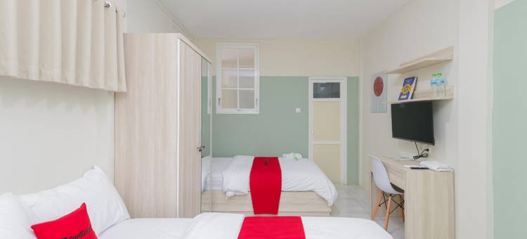 红门伊斯兰教义酒店 - 靠近朋卡诺体育馆 - 南琼(RedDoorz Syariah Near Gor Bung Karno Nganjuk)图片