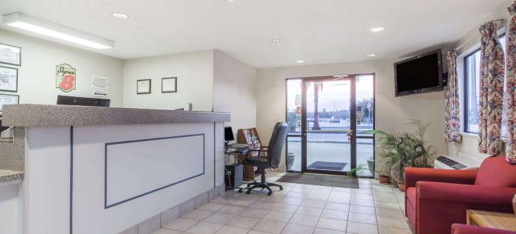 克里夫兰速8酒店(Super 8 by Wyndham Cleveland TX)图片