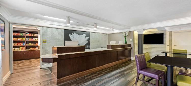 迈阿密机场北拉昆塔温德姆酒店(La Quinta Inn by Wyndham Miami Airport North)图片