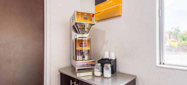 贝克斯菲尔德机场6号汽车旅馆(Motel 6 Bakersfield, CA - Airport)图片