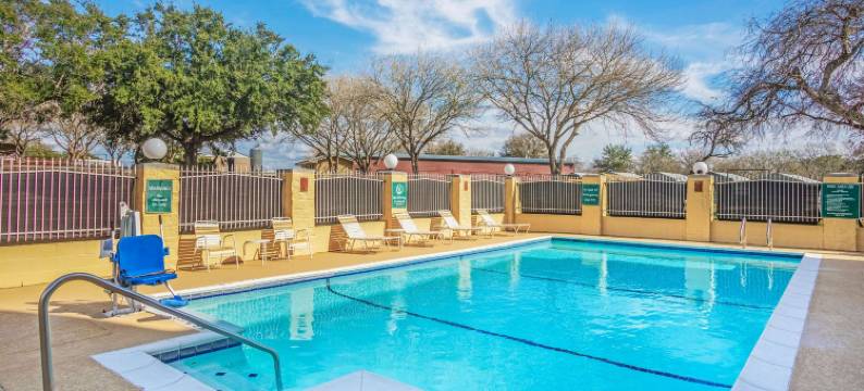 比维尔拉昆塔温德姆套房酒店(La Quinta Inn & Suites by Wyndham Beeville)图片