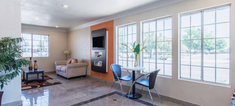 金斯堡6号汽车旅馆(Motel 6 Kingsburg, CA)图片