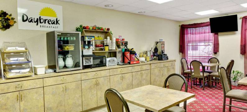 路易斯维尔西南戴斯套房酒店(Days Inn & Suites by Wyndham Louisville SW)图片