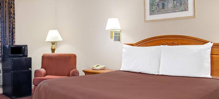默夫里斯伯勒温德姆华美达酒店(Ramada by Wyndham Murfreesboro)图片