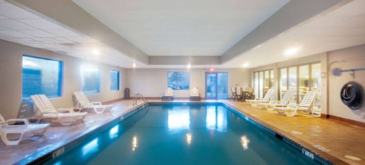奥马哈机场市中心拉昆塔温德姆套房酒店(La Quinta Inn & Suites by Wyndham Omaha Airport Downtown)图片