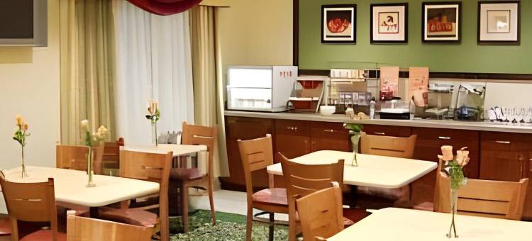 尚佩恩万枫酒店(Fairfield Inn & Suites Champaign)图片