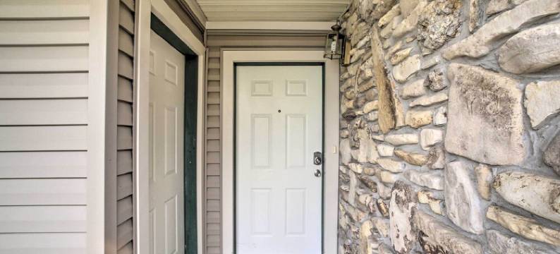 Walk in condo with golf course view.图片