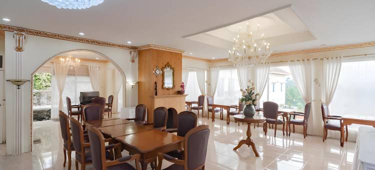 Urbanview Hotel Mon Bel Cibodas by RedDoorz图片