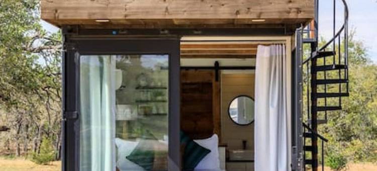 新的野花舒适集装箱家(New the Wildflower Cozy Container Home)图片