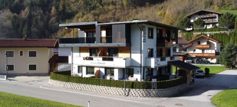 马尔霍芬四个滑雪升降机附近的度假公寓(Apartment in Mayrhofen Near Ski Lifts)图片