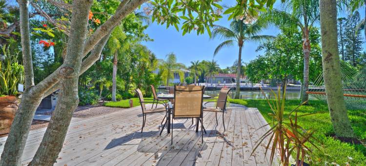 Private Canal Access and Tropical Courtyard Serenity - Island Luxury Retreat图片