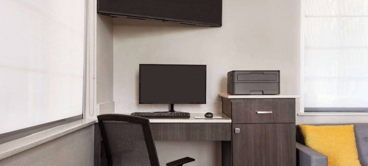 休斯顿荷比机场戴斯套房酒店(Days Inn & Suites by Wyndham Houston Hobby Airport)图片