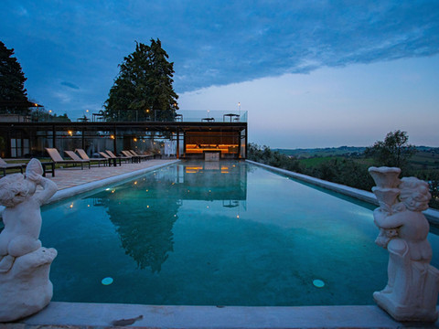 格拉达拉土地酒店