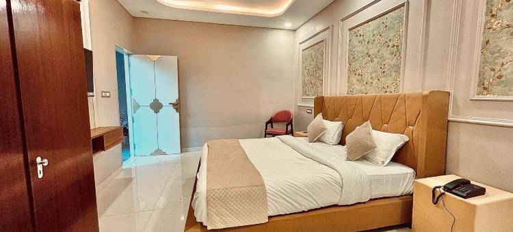 西亚瓦尔宫殿(Siyavar Palace)图片