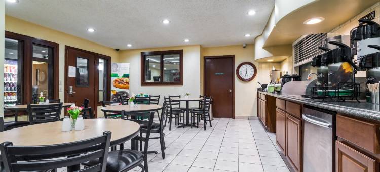 莱西I-5凯艺套房酒店(Quality Inn & Suites Lacey Olympia)图片