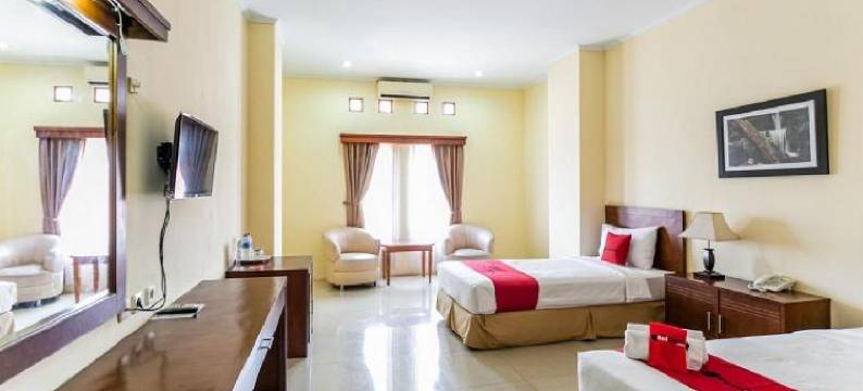 红多兹Plus酒店-近阿伦阿伦卡兰甘亚尔(RedDoorz Plus Near Alun Alun Karanganyar)图片