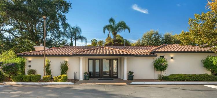 大学公园旅馆套房酒店(University Park Inn & Suites)图片