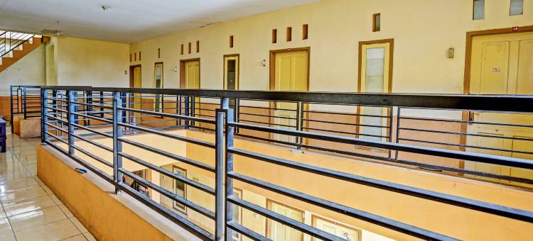 O酒店莉莉公寓伊斯兰旅馆靠近吉塔邦皇家城市(Hotel O Lili Kost SyariahNearKetapang Royal City)图片