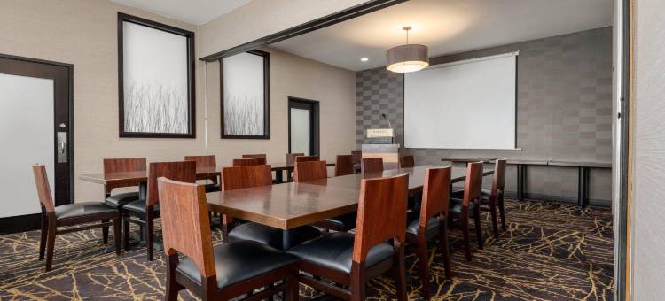 大福克斯华美达酒店(Ramada by Wyndham Grand Forks)图片