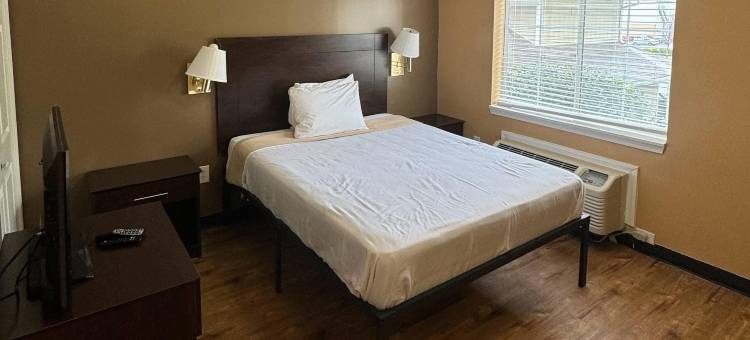 北卡罗来纳大学夏洛特分校附近郊区开放式客房酒店(Suburban Studios Near University of North Carolina-Charlotte)图片