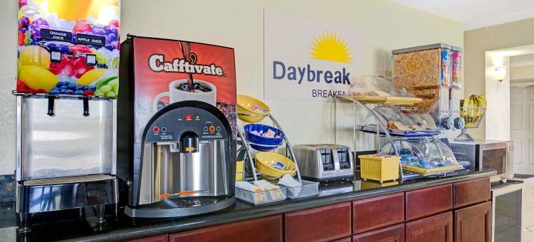 坦帕戴斯套房酒店-近依波城(Days Inn & Suites by Wyndham Tampa near Ybor City)图片