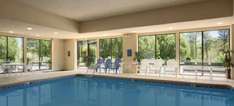 克罗斯维尔呗盟套房酒店(Baymont by Wyndham Crossville)图片