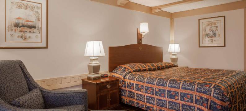 格林斯堡骑士酒店(Knights Inn Greensburg)图片