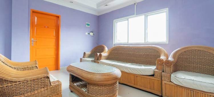 红多兹酒店-近巴东特兰斯马特(RedDoorz Syariah Near Transmart Padang)图片