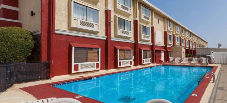 俄克拉何马城机场北温德姆华美达酒店(Ramada by Wyndham Oklahoma City Airport North)图片