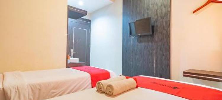 RedDoorz Near Stadion Sanaman Mantikei图片