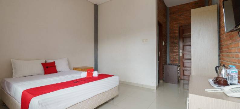 瑞德多兹普拉斯酒店 @ 洛达亚古农格力斯山(RedDoorz Plus @ Lodaya Gunung Geulis Puncak)图片