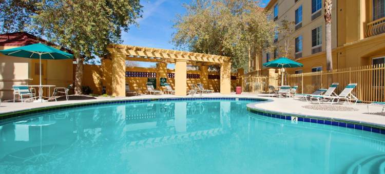 凤凰城钱德勒拉昆塔温德姆套房酒店(La Quinta Inn & Suites by Wyndham Phoenix Chandler)图片