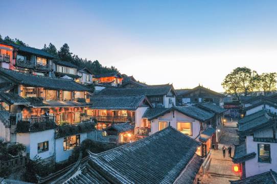 丽江古城·半山漫庭·日照金山雪山胜景观景度假民宿(四方街店)图片