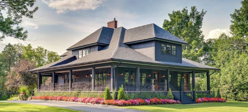 高档艺术+手工艺平房带庭院，游泳池！(Upscale Arts + Crafts Bungalow w/ Yard, Pool!)图片