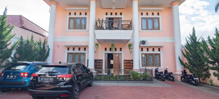 池芒古米特拉红门酒店(Pondok Cimanggu Syariah Mitra RedDoorz)图片